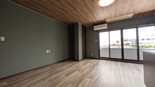 グリーンとブラウンのアースカラーコーディネートルーム