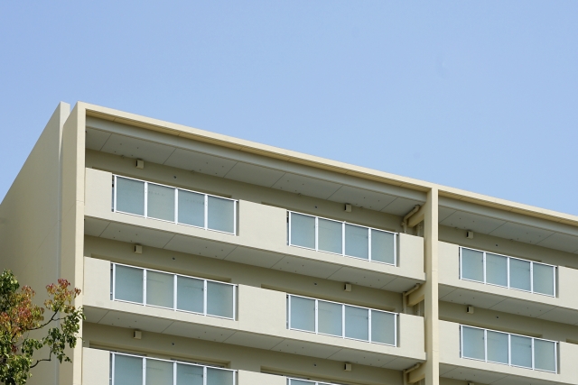 マンション売却と築年数の関係を解説|築古の売却戦略5つと失敗しない業者選び