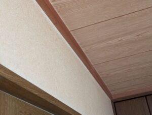 天井の木目が印象的なミディアムブラウンの家