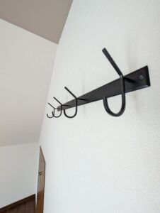 天井の木目が印象的なミディアムブラウンの家